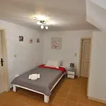 Ela