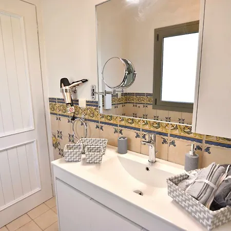 Ela Apartment Metaxata