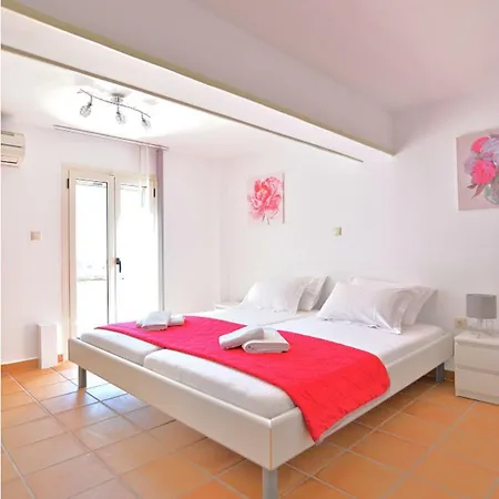 Ela Apartment Metaxata